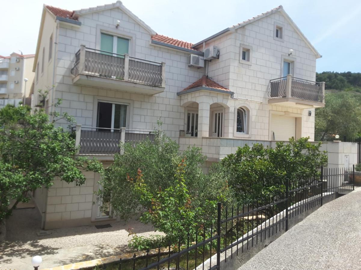 Apartments Nives Supetar Bagian luar foto