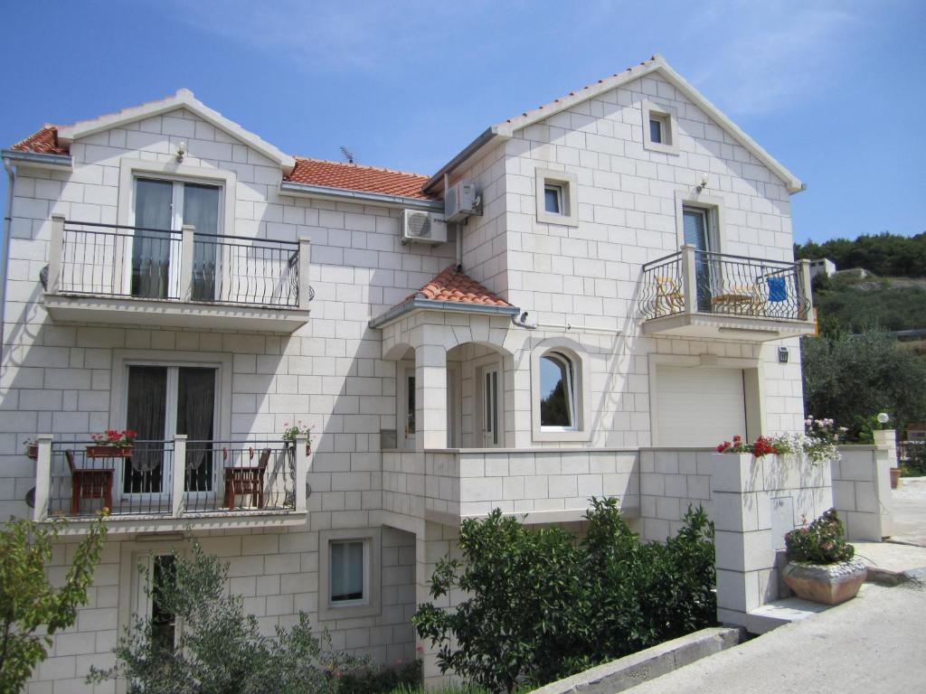 Apartments Nives Supetar Bagian luar foto