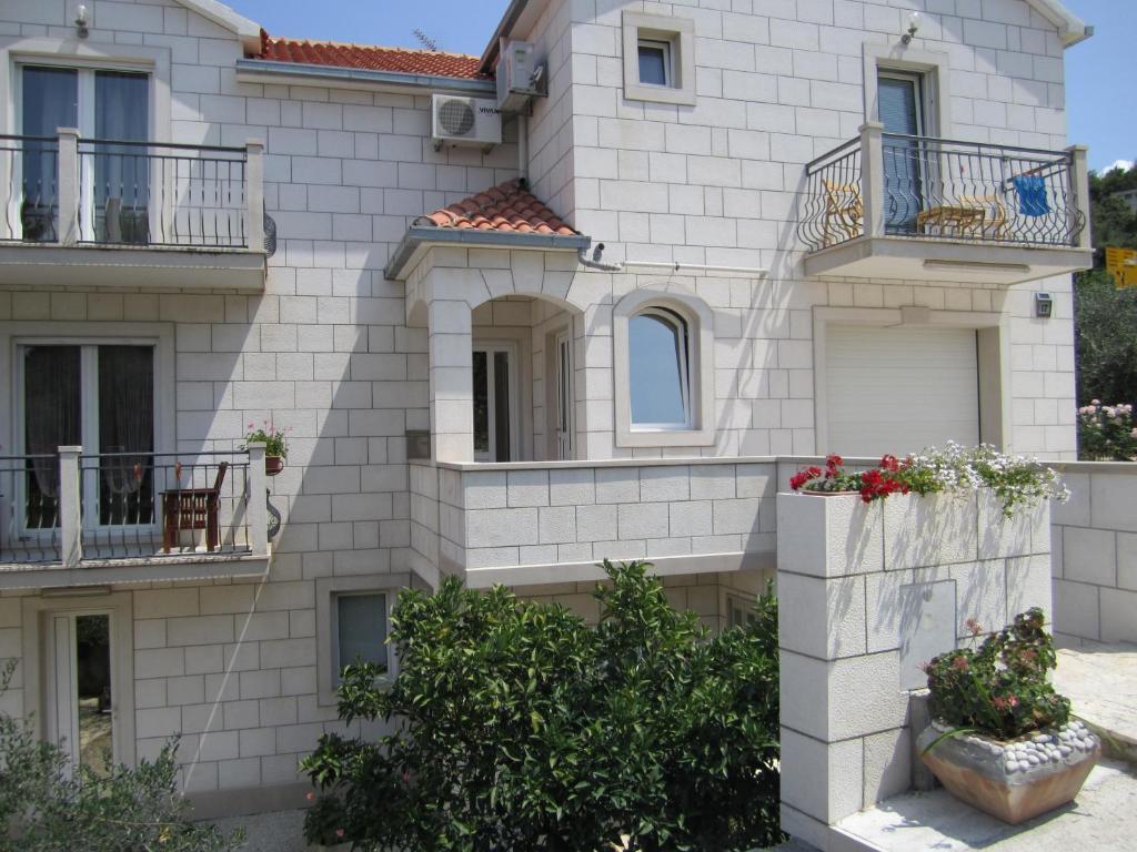 Apartments Nives Supetar Bagian luar foto