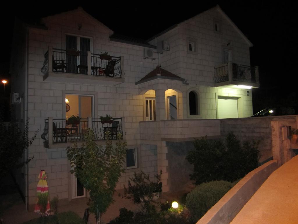 Apartments Nives Supetar Bagian luar foto