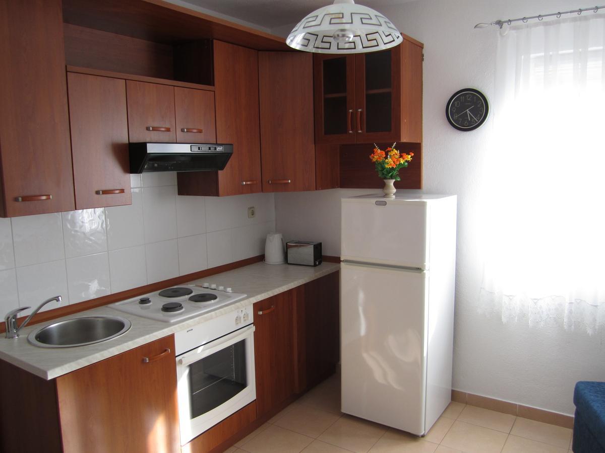 Apartments Nives Supetar Bagian luar foto