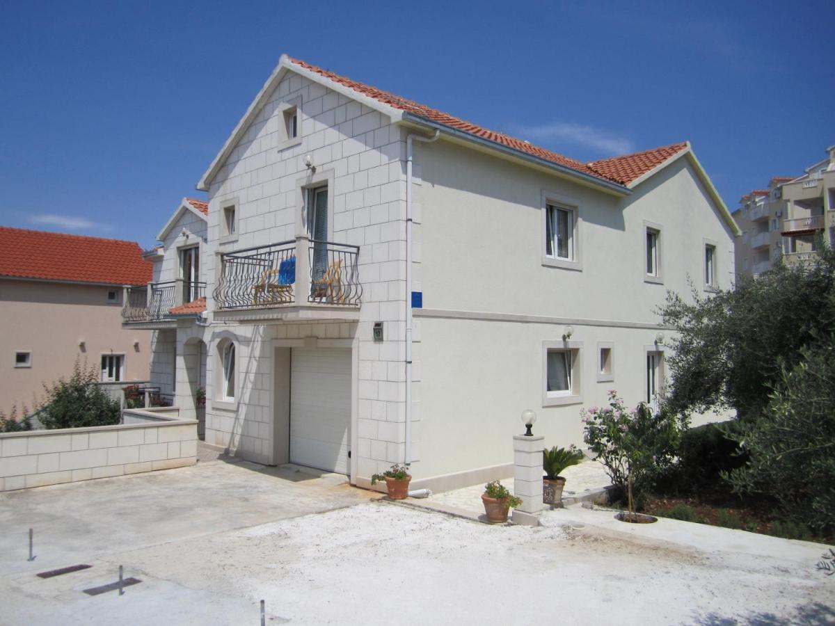 Apartments Nives Supetar Bagian luar foto